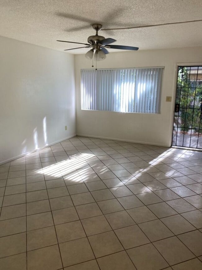 Building Photo - New Year's Spec 1 Mo Free REBATE! La Mesa: SPACIOUS 2BR/1BA Unit with private patio/small yard space