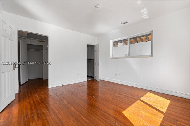 Building Photo - 580 Lee Dr