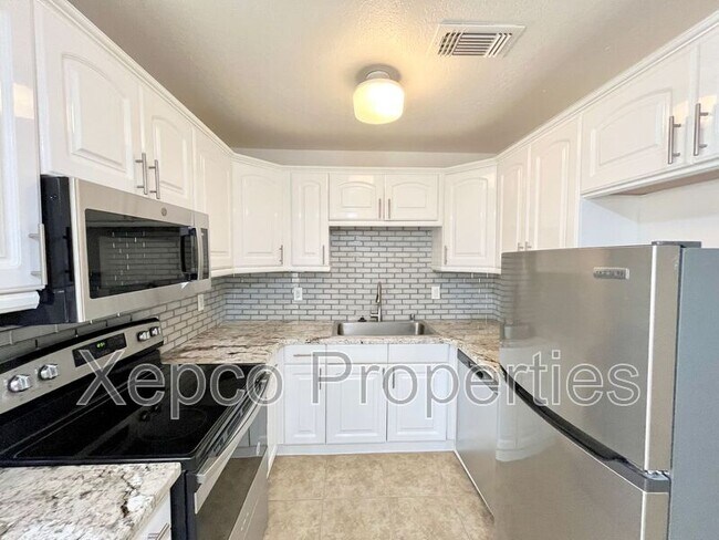 Building Photo - 479 Bradshaw E Ln