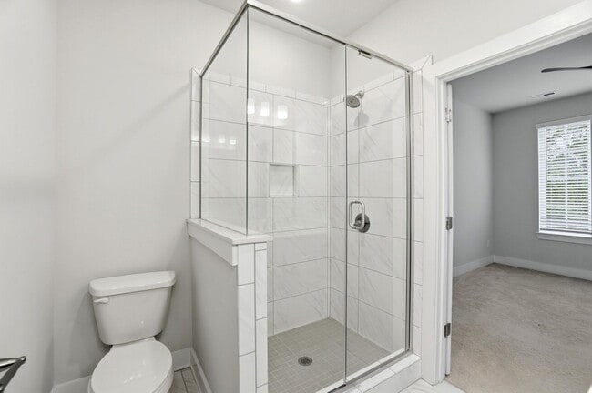 Building Photo - Modern Townhome in the Heart of Plaza Midw...