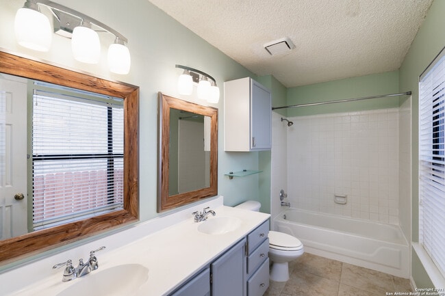 Building Photo - 9614 Fern Crest