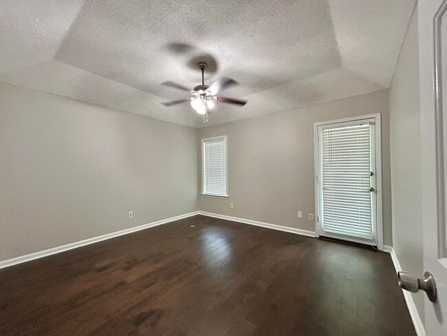 Building Photo - 1117 Dove Hollow Cir W