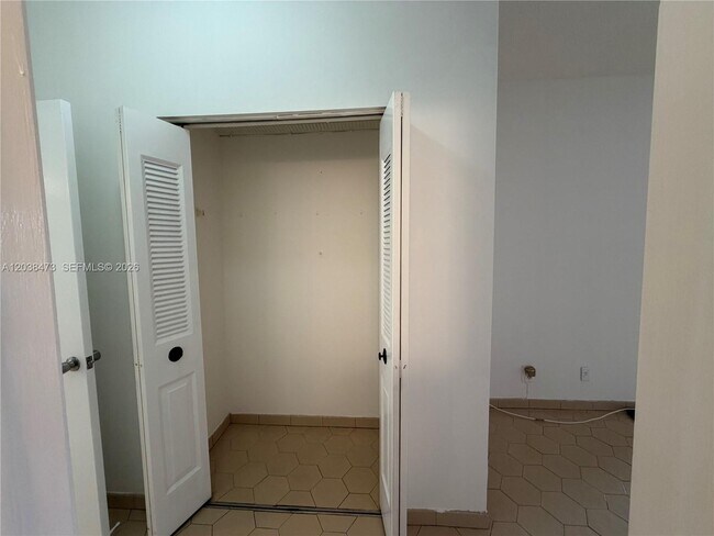 Building Photo - 1540 NW 93rd Ave