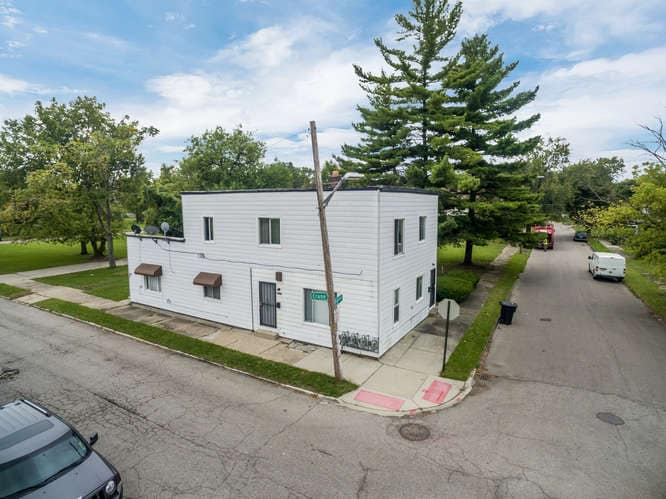 Building Photo - 1341 Crane St