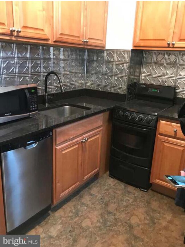 Oven and dishwasher - 1412 Light St