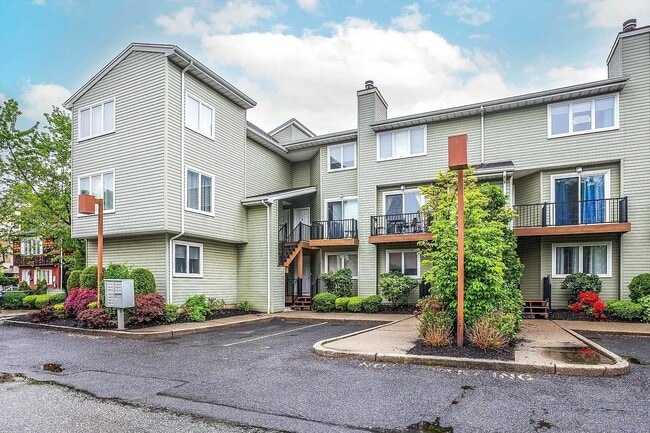 Building Photo - 700 10th St