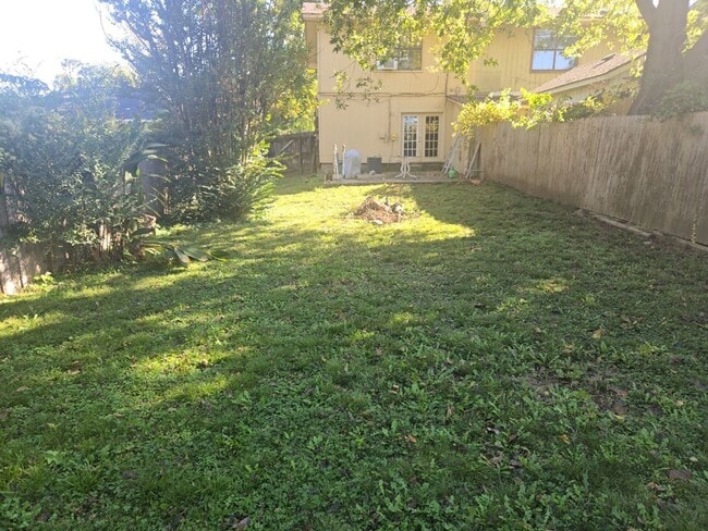 Building Photo - 2564 S Jamestown Ave