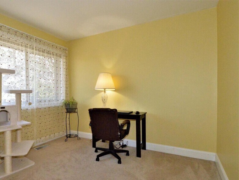 Building Photo - 9570 Standon Pl