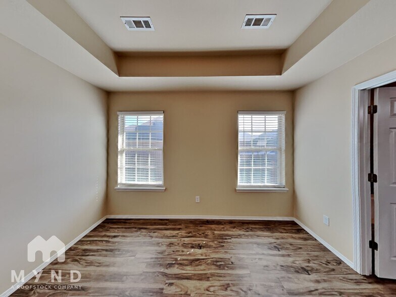 Building Photo - 2109 Cedar Cir