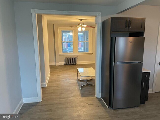 Building Photo - 532 E Mayland St