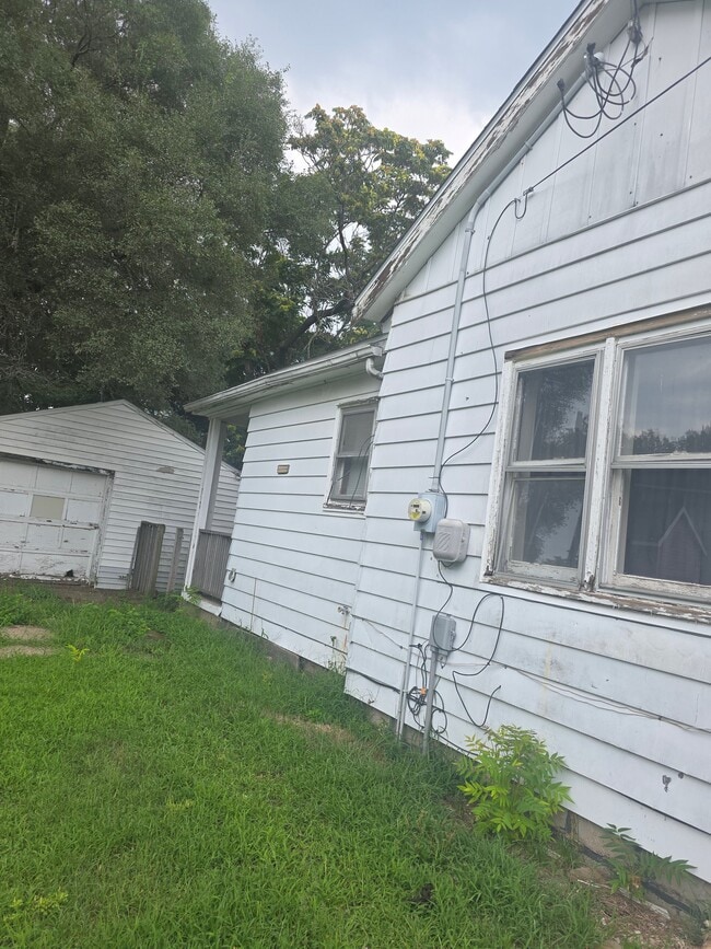 Building Photo - 1021 Maple St