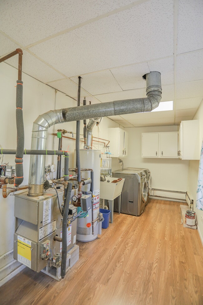 Building Photo - 3300 N Kildare Ave