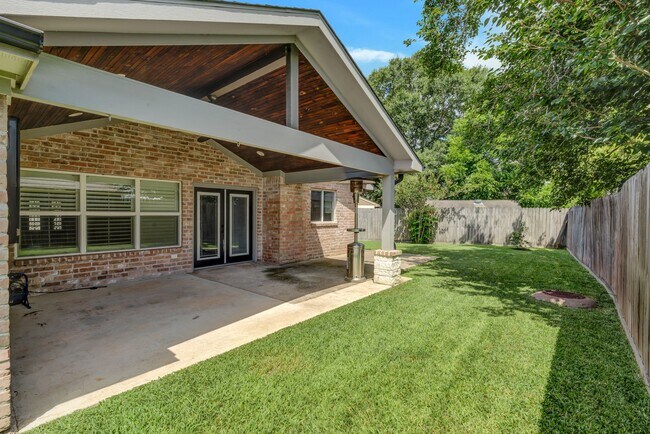 Building Photo - 831 Bradwell Dr