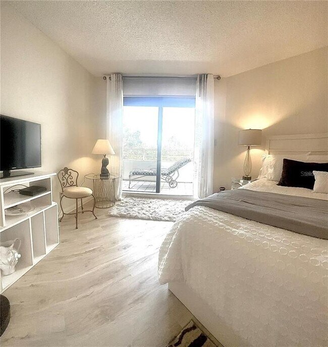 Building Photo - 5950 Pelican Bay Plaza S