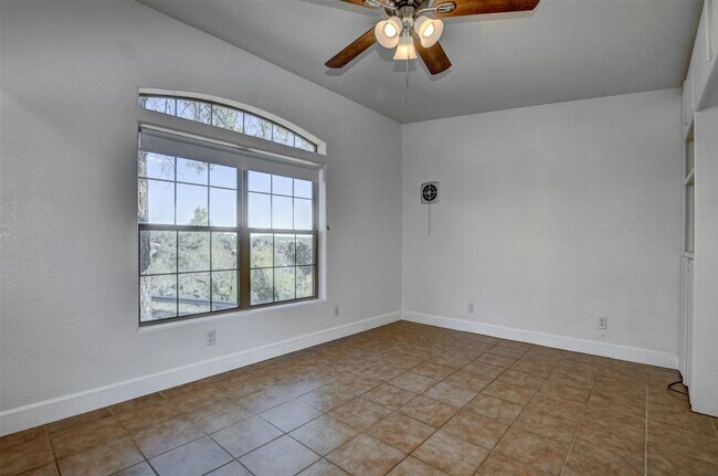 Building Photo - 2 Bed + possible 3rd, 2 Bath Home Close to...