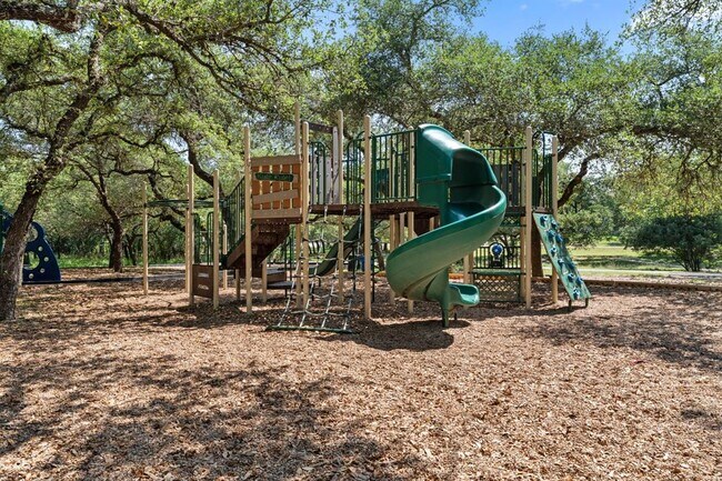 Building Photo - 700 Rogart Dr