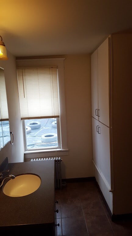 BATHA - 55 E Courtney St