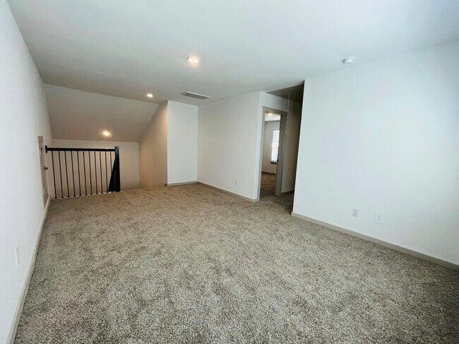 Building Photo - 3322 Silverton Dr