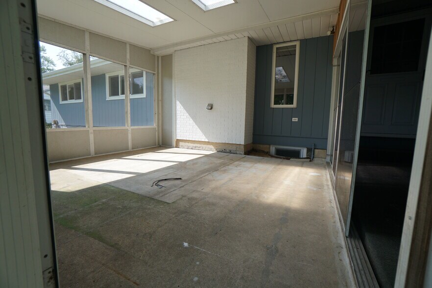 Building Photo - 28W383 Behrs Circle Dr S