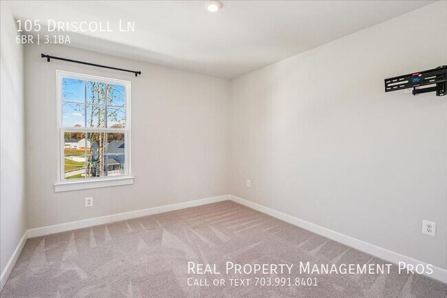 Building Photo - 105 Driscoll Ln