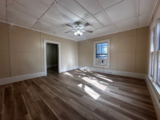 Building Photo - 409 N Cedar St