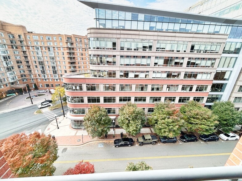 Building Photo - 1021 N Garfield St