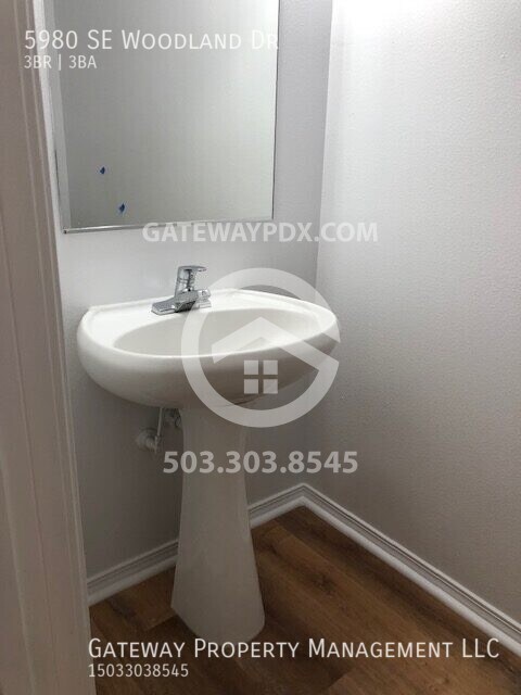 Building Photo - 5980 SE Woodland Dr