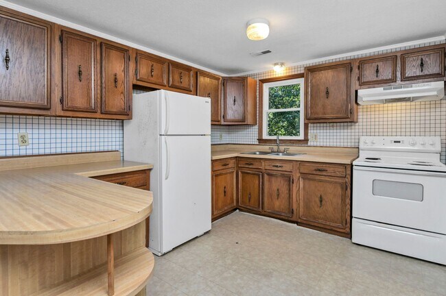 Building Photo - Just 8 Minutes from USC – Charming 2 Bedroom Home with Covered Front Porch!