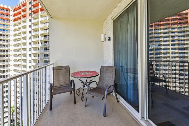 Building Photo - 104 Gulfside Ct