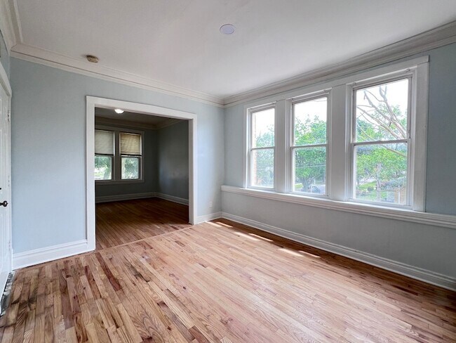 Building Photo - 8856 S Lowe Ave