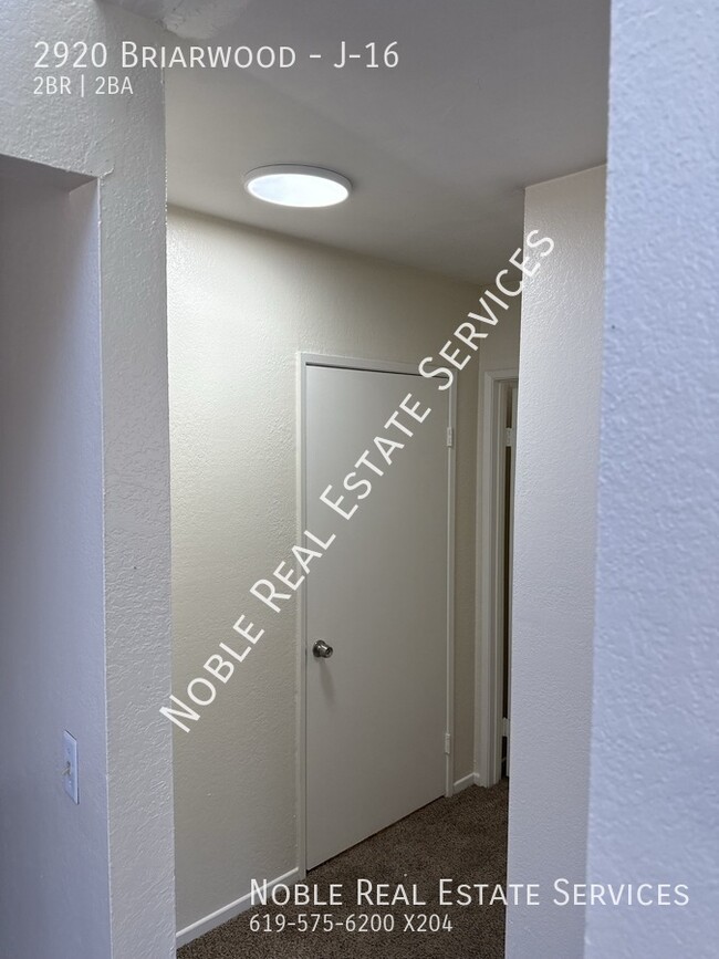 Building Photo - 2920 Briarwood-J-16