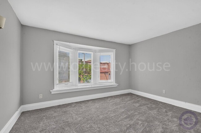 Building Photo - 1023 Shadowlawn Dr