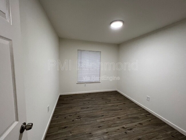 Building Photo - 3530 E Richmond Rd