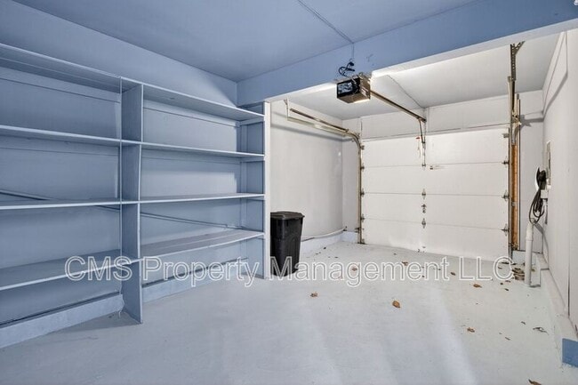 Building Photo - 1216 Thomas Ave