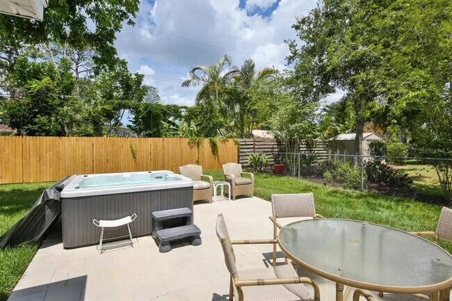 Building Photo - 5622 S Lockwood Ridge Rd