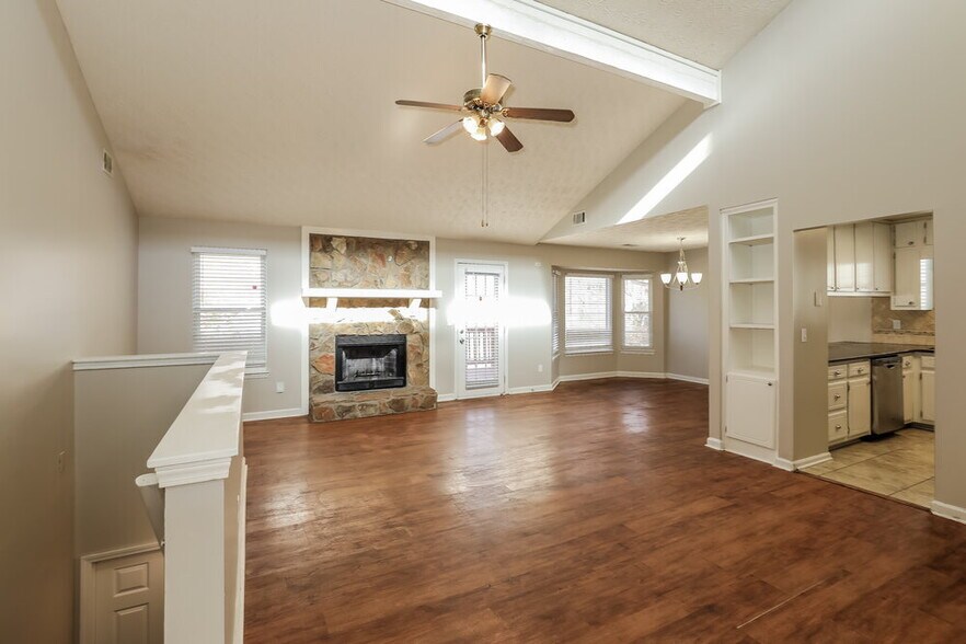 Building Photo - 10897 Morning Dove Dr