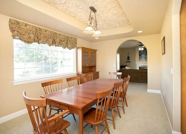 Building Photo - Spacious 3-Bedroom Home with Private Backy...