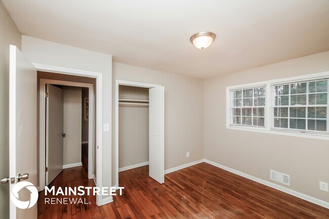 Building Photo - 2630 Barcelona Ct SW