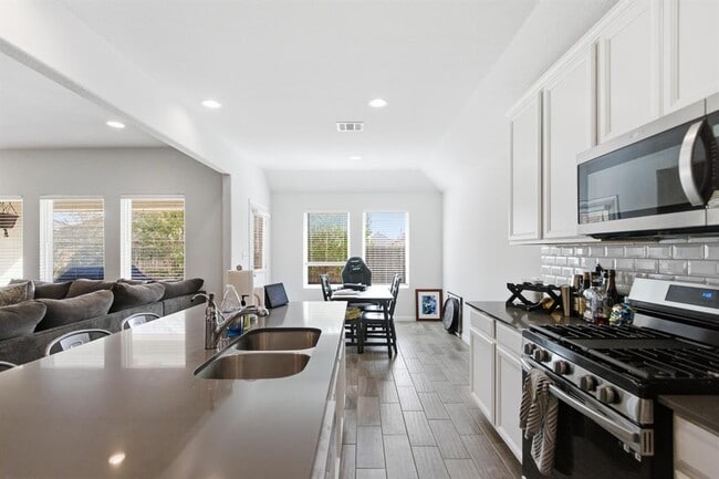 Building Photo - 12017 Texana Trl