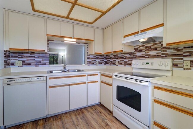 Building Photo - 2400 Winding Creek Blvd