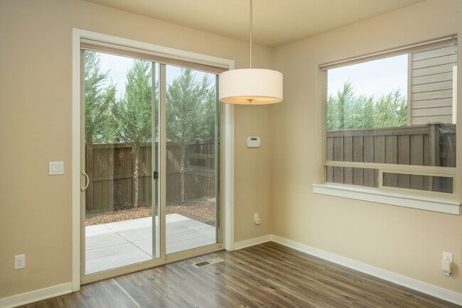 Building Photo - New listing!  Modern, A/C, Washer & Dryer included!