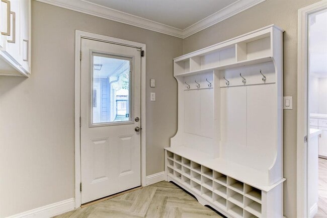 Building Photo - 10806 Wickersham Ln