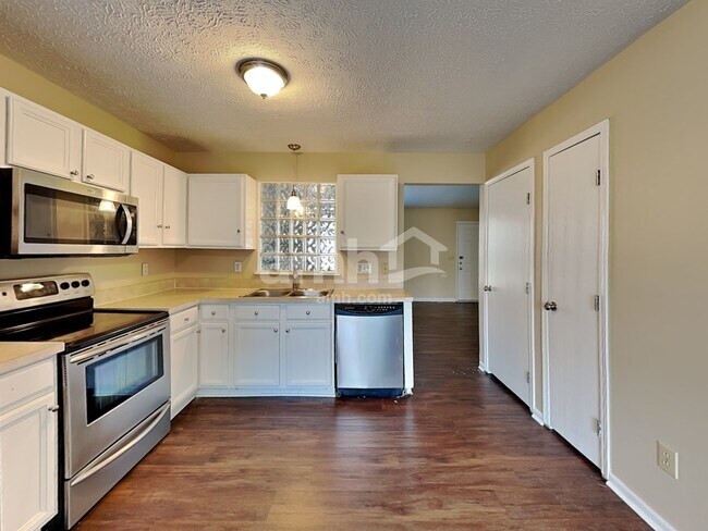 Building Photo - 3131 Fayburrow Dr