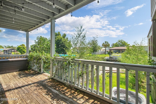 Building Photo - 1365 Capri Dr