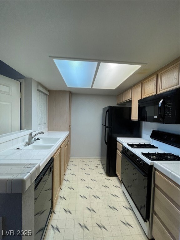 Building Photo - 1900 Tierra Vista Dr