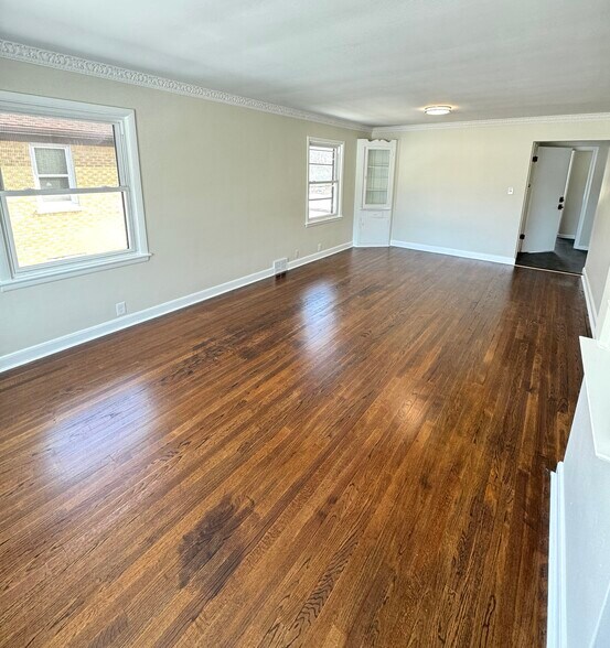 Building Photo - 8627 W Burleigh St