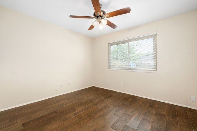Building Photo - 22723 Braken Carter Ln
