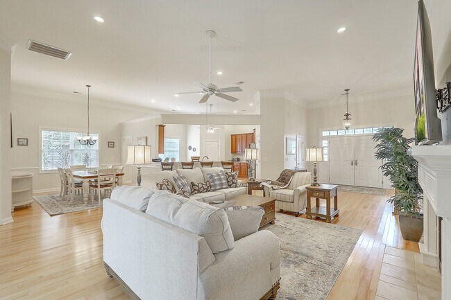Building Photo - FULLY FURNISHED Mount Pleasant Home! 6-9 m...