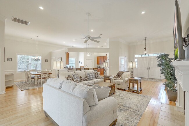 Building Photo - FULLY FURNISHED Mount Pleasant Home! 6 mon...