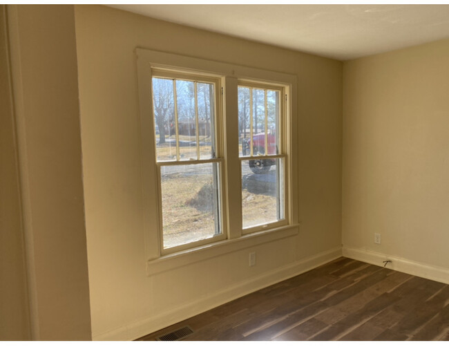 Building Photo - 211 Fairview St